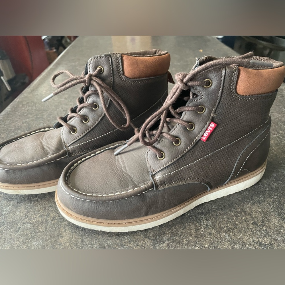 Levi’s boys brown boot